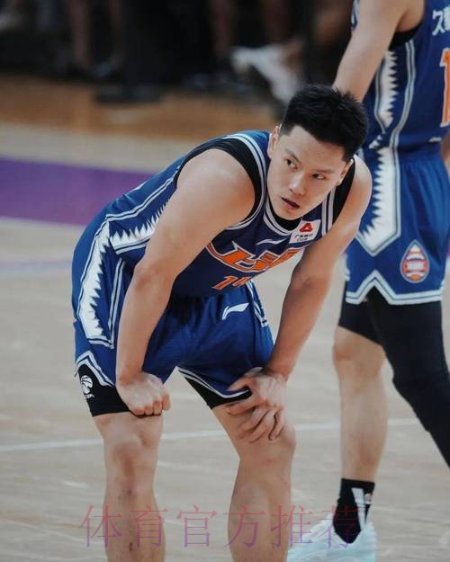 李弘权半场投篮6中3,得到8分3篮板2助攻1抢断 李弘权半场投篮6中3,得到8分3篮板2助攻1抢断