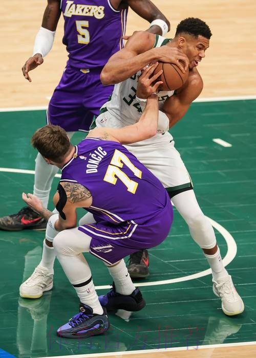 常规赛1月10日:雄鹿VS湖人 阿德托昆博集锦 常规赛1月10日:雄鹿VS湖人 阿德托昆博集锦