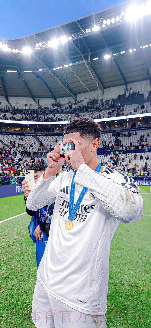 温格谈贝林厄姆:皇马会尝试引进他 皇马喜欢买球星 温格谈贝林厄姆:皇马会尝试引进他 皇马喜欢买球星